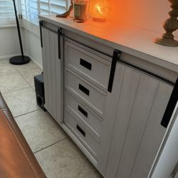 White Sideboard/cabinet/coffee Bar /dresser 