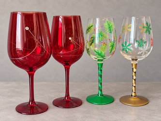 Holiday Wine Glasses Set of 4– Christmas Designs – 9 Inches Tall