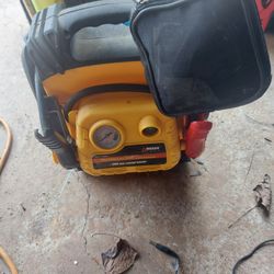 Jump  Starter  With  Air