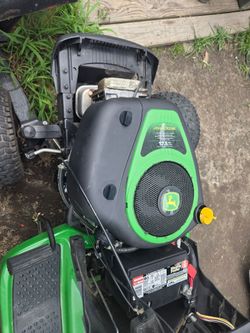 JOHN DEERE 17.5 575CC ENGINE and TRANSMISSION 160 HOURS
Good condition (must take frame and body)