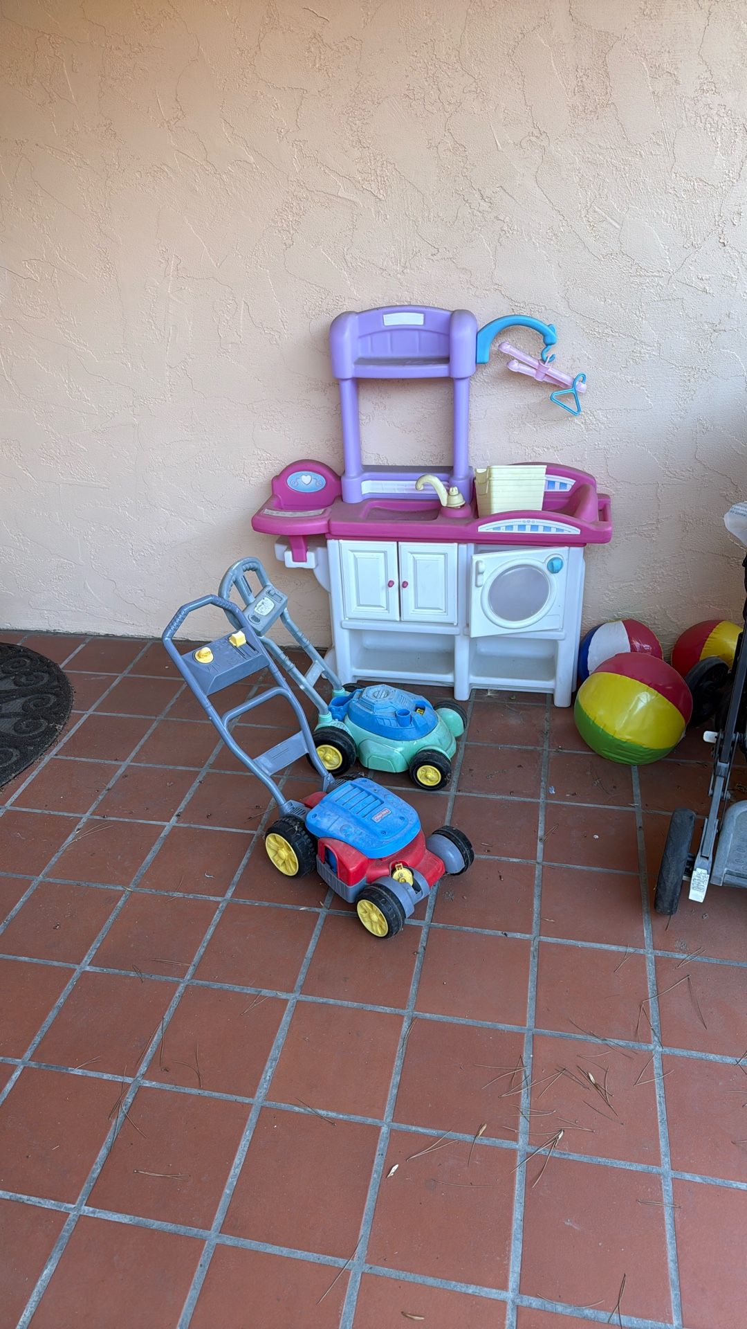 free Doll House And Lawn Mower Toy