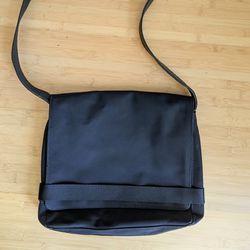 Minimalist Messenger Bag