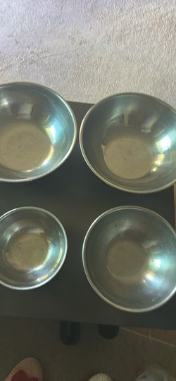 Bowls For Mixing Nine  Pieces Like New 