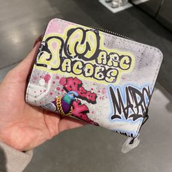 AUTHENTIC/NEW MARC JACOBS WALLET OUTLET EDITION