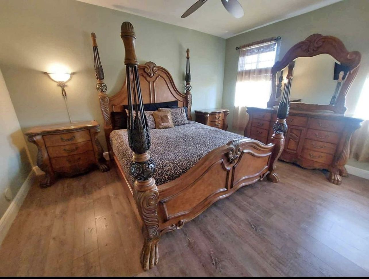 Michael Amini king Size Bedroomset ( Deliver Available )
