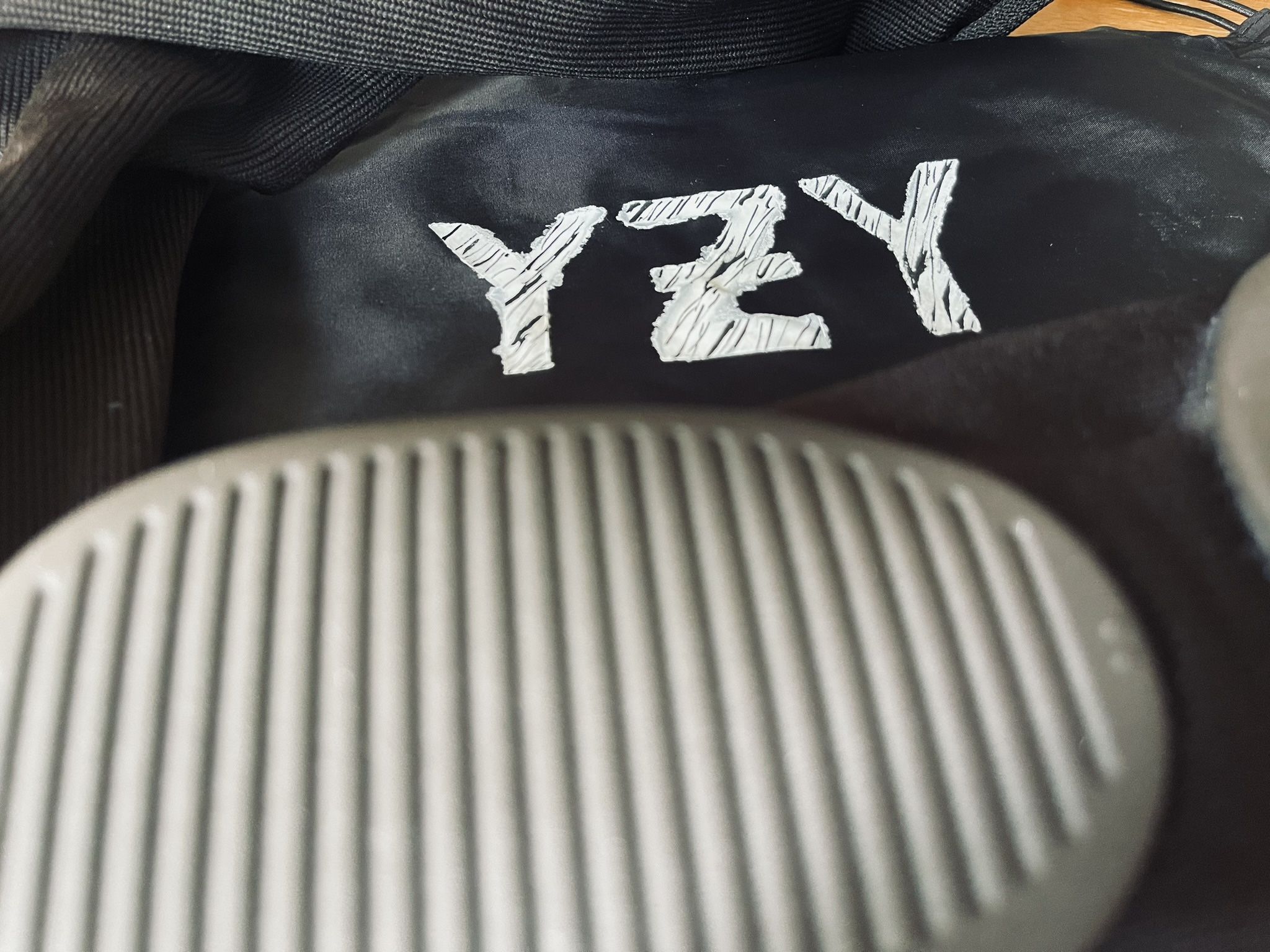 Yeezy Pods (YZY)