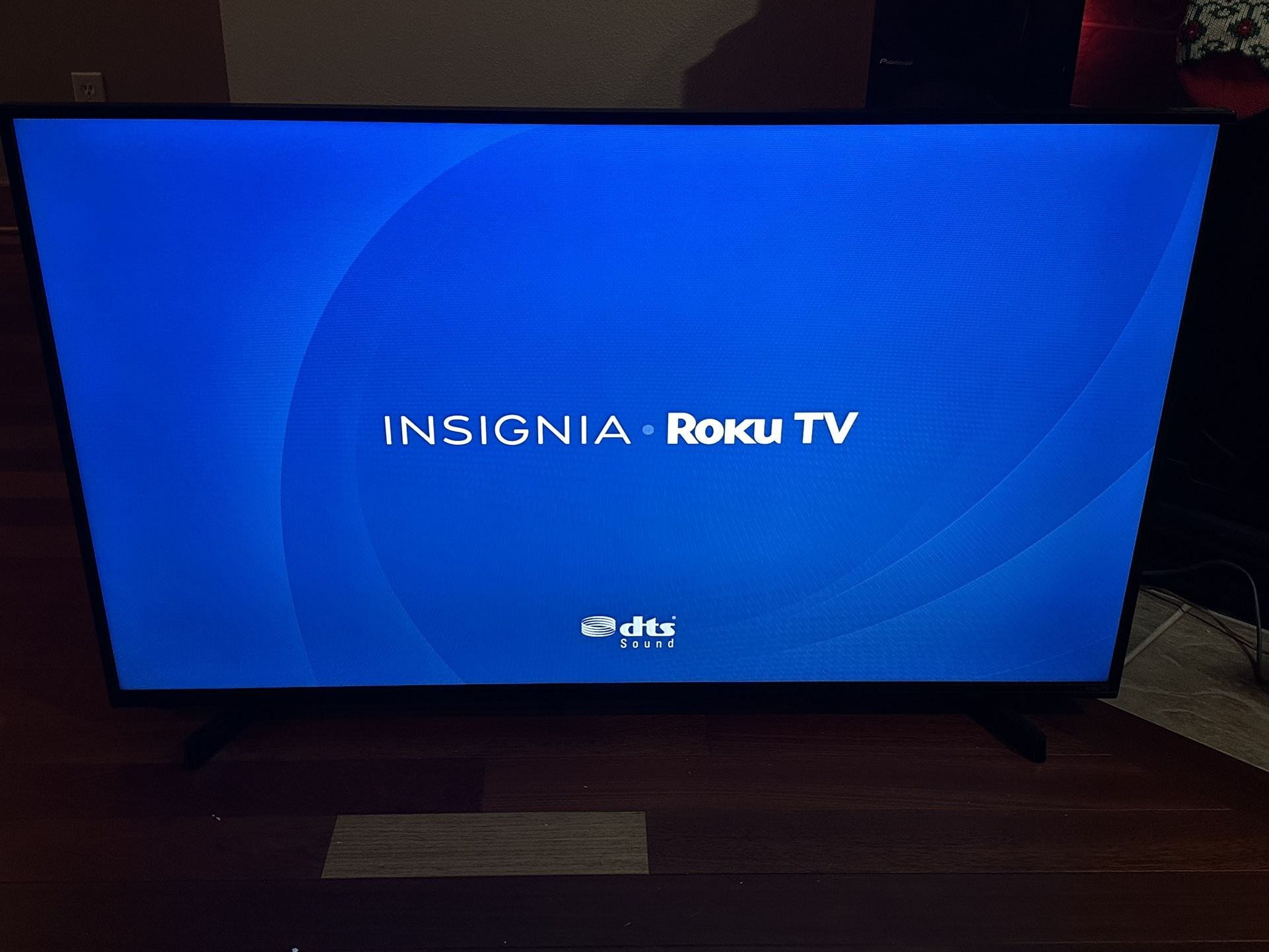 50 inch LED 4K Insignia Roku Smart TV