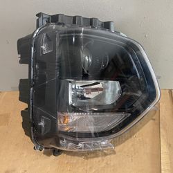 2019-2020 Hyundai Santa Fe Right Headlight 