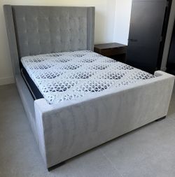 Restoration Hardware (RH) Modena Queen Bed – Like New