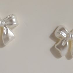 White Pearl Bow Earrings 