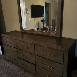 Oak Dresser, Mirror, & 2 Nightstands 