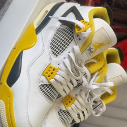 Jordan 4 Sulfur 