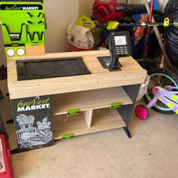 Kids play Cash Register
