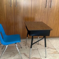 Kids Desk And Chair 