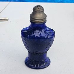Vintage One Cobalt Blue Glass Salt Pepper Shaker 5.75” Nice Collectable