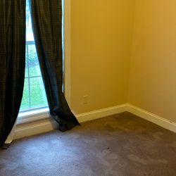 Rento recámara 400 y 200 depósito. Vivo aquí en Lafayette viles incluido