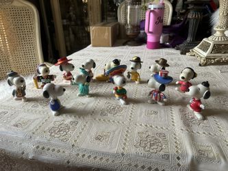 Snoopy Around The World Tour Collectibles 