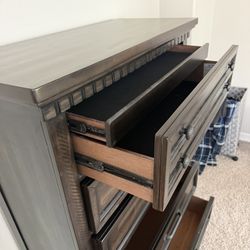 Queen Size Bedroom Set. Everything $200