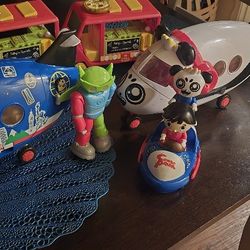 Ryan World Toys 2 Airplanes And Figurines