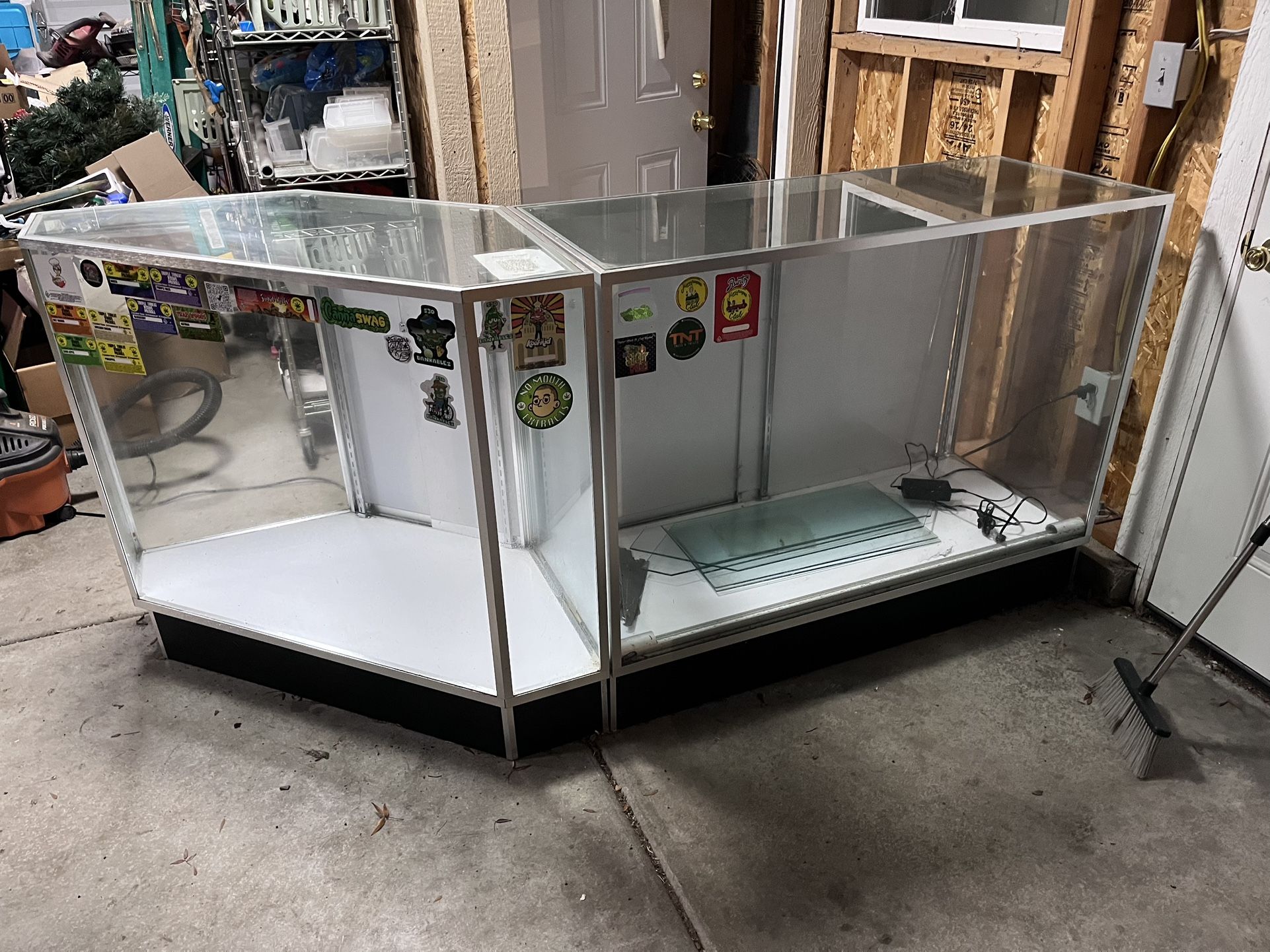 1 Tower Display 2 Counter Display