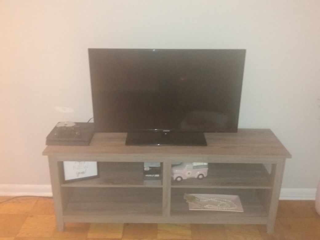 40 Inch Samsung LED With Stand