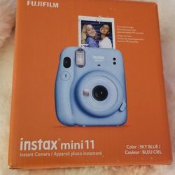 Brand new Still In The Box Fujifilm Instax Mini11