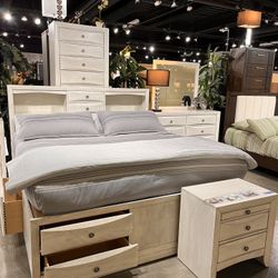 Beautiful Queen Or King Bedroom Set NEW wooden