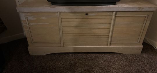 Beautiful cedar chest looks like one that not even the original one this one just to make sure that that is actually supposed to hapsupposed to happen