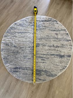 Round area rug