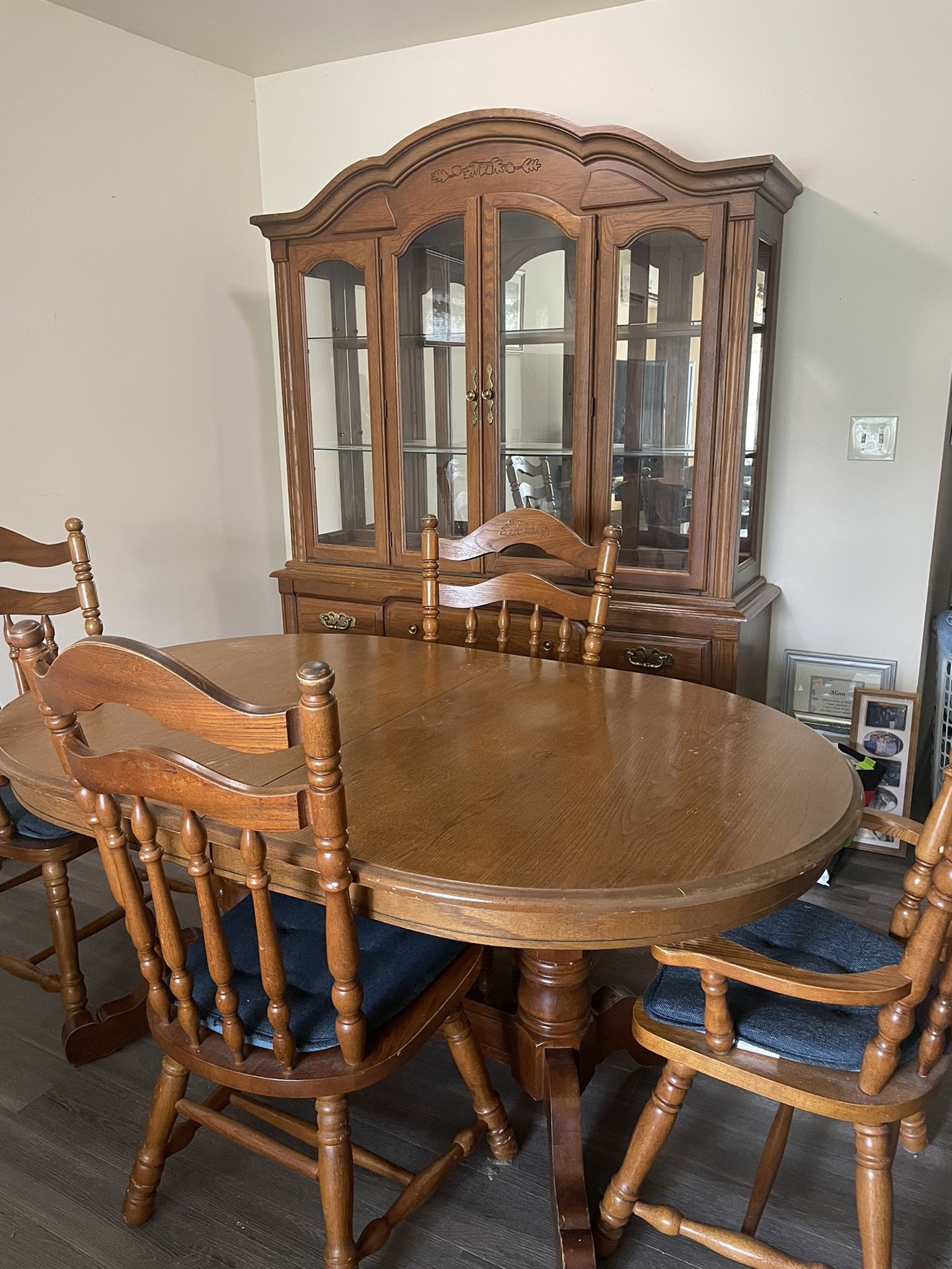 Dinning Room Table And Hutch. (Free)