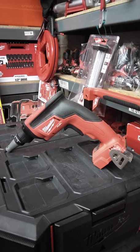MILWAUKEE M18 FUEL BRUSHLESS SCREW GUN (TOOL ONLY)