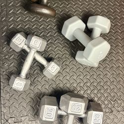 4 Sets of Dumbbells. 8#, 12#, 15# and 20 pounders. BruteW: 110 #
