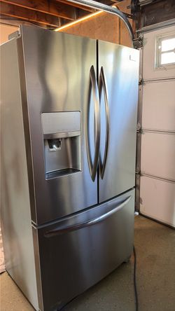 Frigidaire Gallery French Door Refrigerator – Stainless Steel – Water & Ice