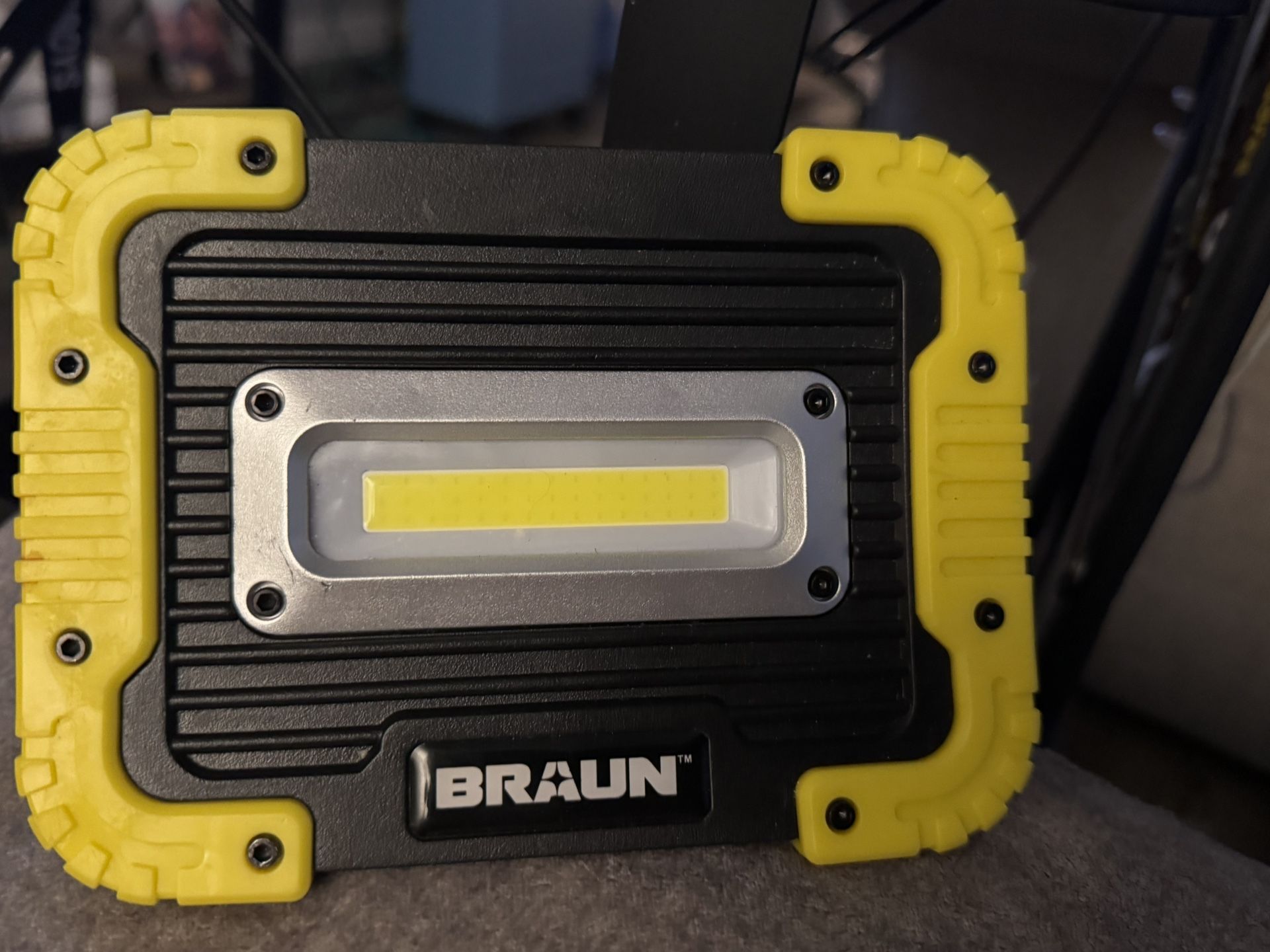 BRAUN 1250 Lumen Compact Work Light / Battery Bank
