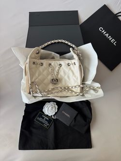Chan el Cream Quilted Drawstring Chain Bag