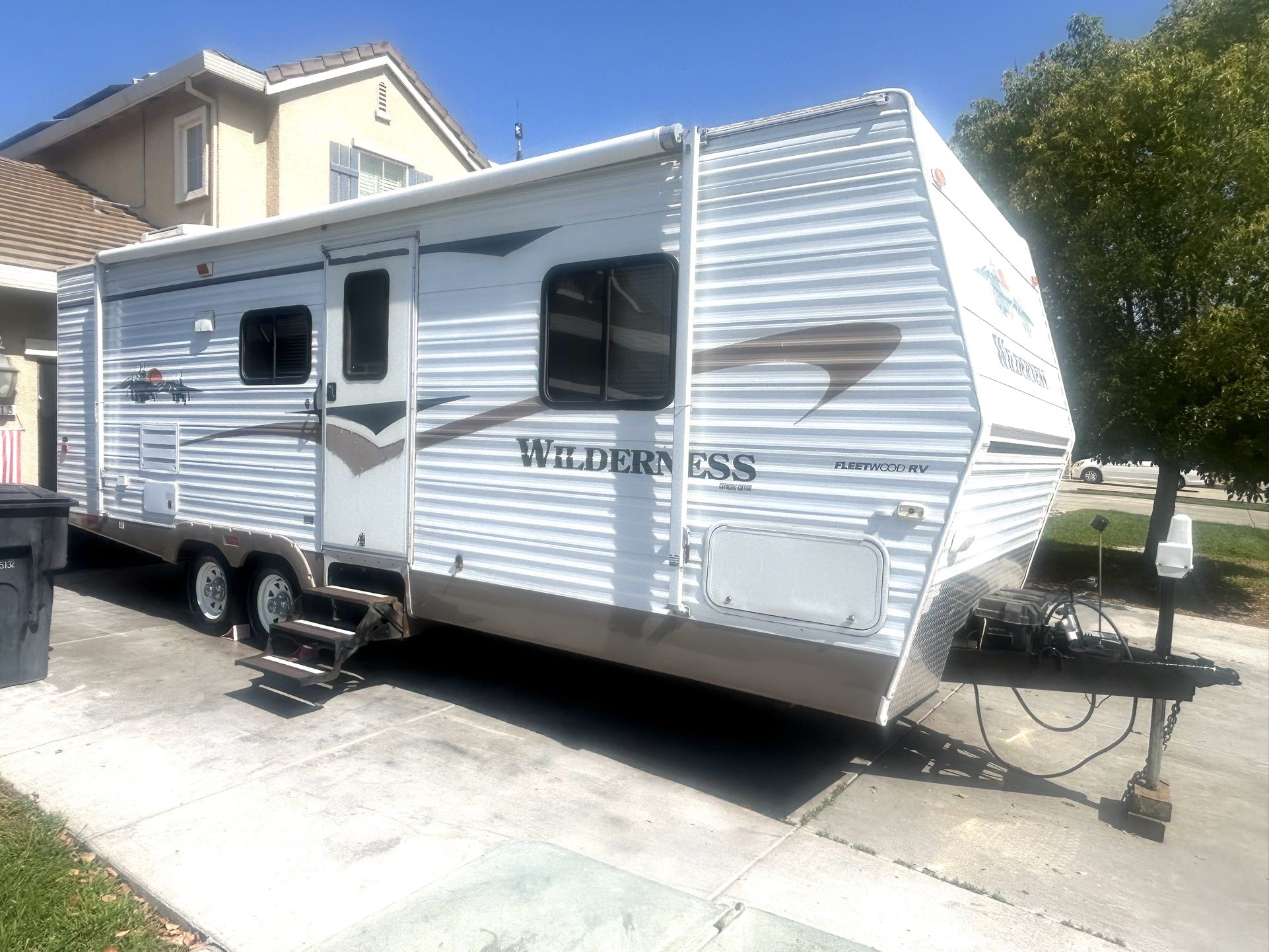 2006 wilderness 27ft with a 16ft super Slide Out One Owner Very Clean