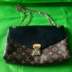 LV LOUIS VUITTON  Monogram Pallas Chain Black