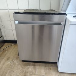 GE Stainless Steel Diswasher In Excellent Working Condition 