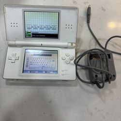 Nintendo DS Lite with Charger- Polar- White 
