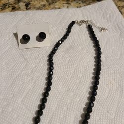 Really cute necklace and earrings  necklace is 18"