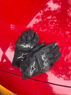 Alpinestar gloves and motorcycle helmet