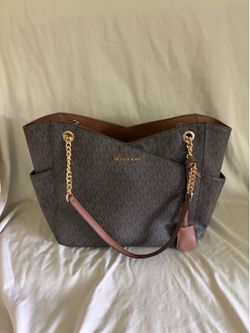 Jet Set Large Signature Logo Shoulder Bag