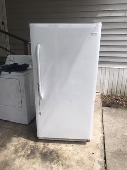 Stand Up Freezer 