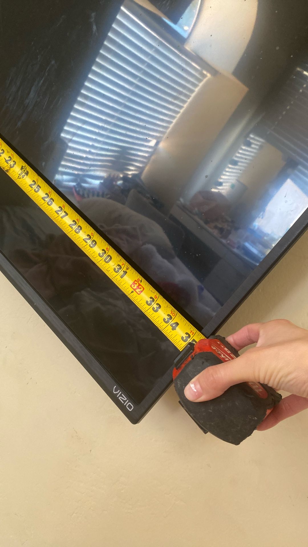34 Inch Roku Smart TV