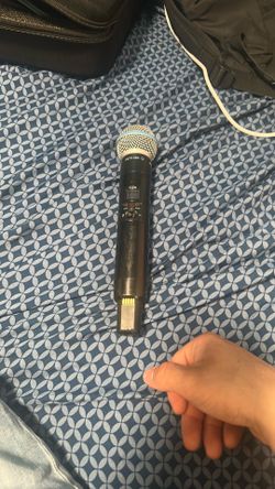 SHURE SLXD2 BETA 58A microphone