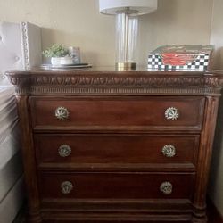 Dresser and 2 Nightstands (oversize)