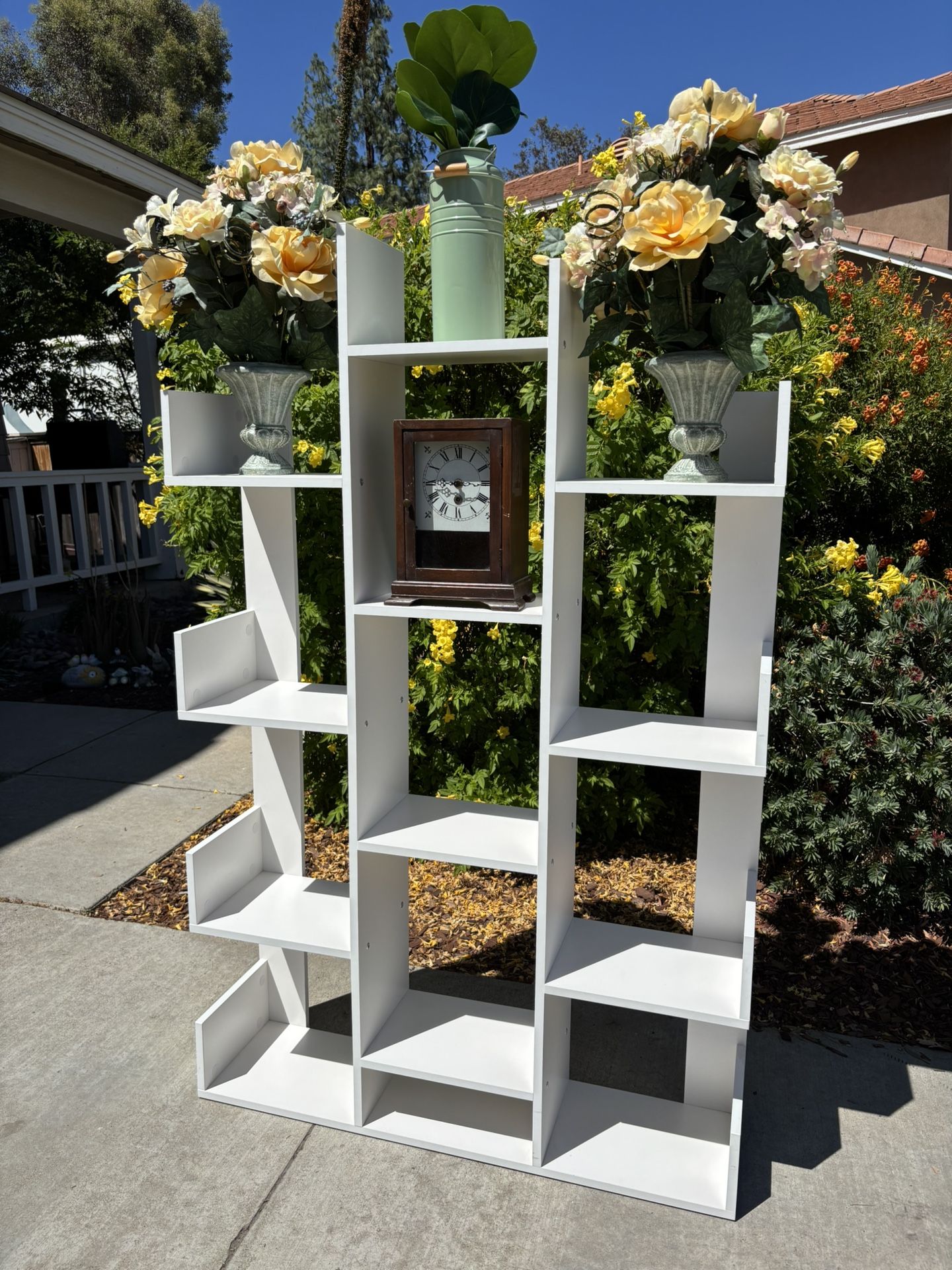 White Modern Geometric Bookcase Furniture Great Condition