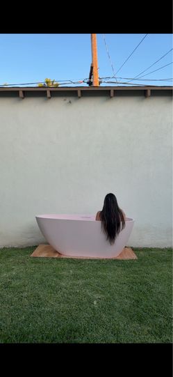 Pink Free Standing Luxury Bathtub