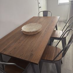 Modern Table Set