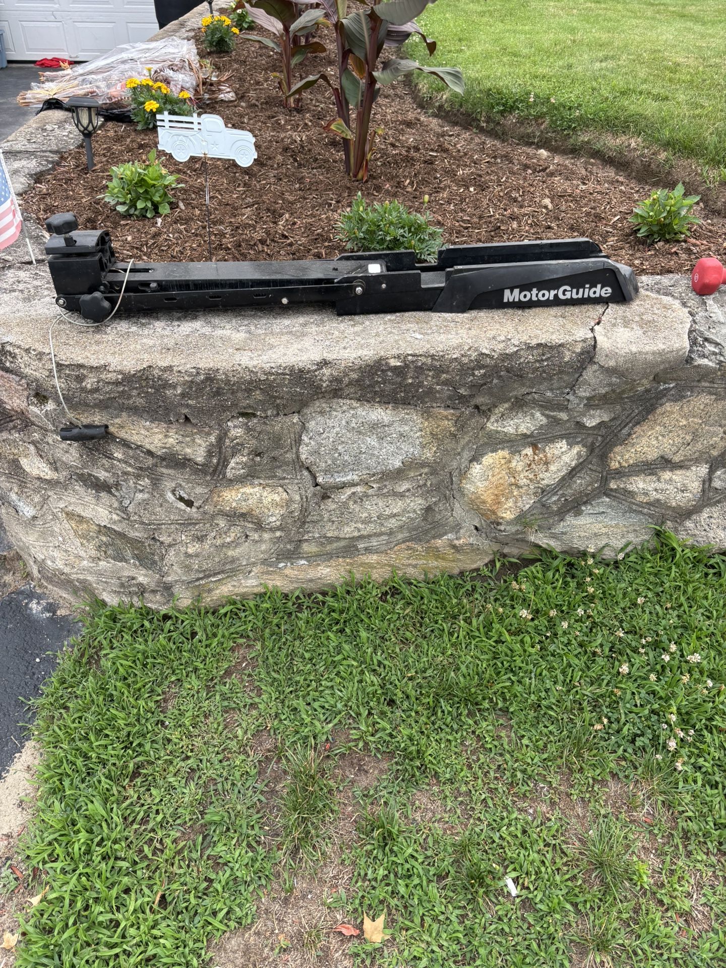 MotorGuide trolling motor mount